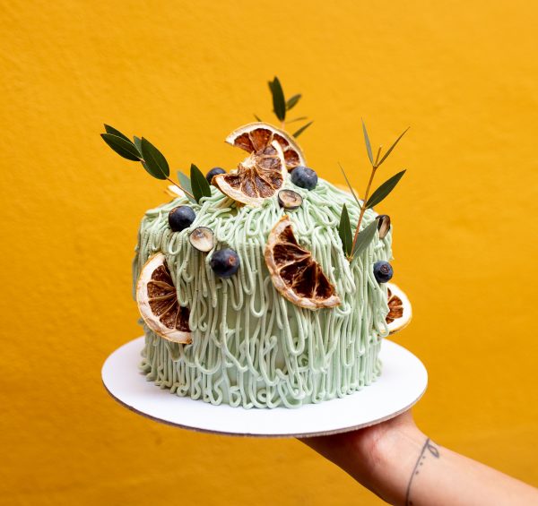 Minibolo de limão e mirtilos de Primavera
