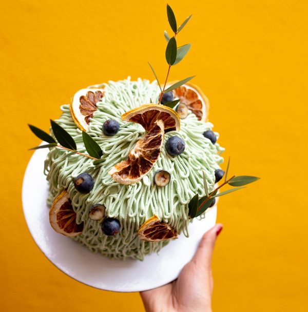Minibolo de limão e mirtilos de Primavera