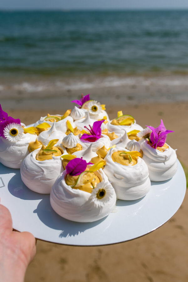 Pavlova de brigadeiro de maracujá de Verão