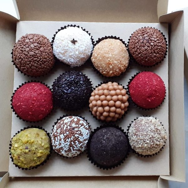 Caixa_12_brigadeiros